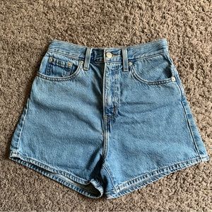 Levi’s High Loose Shorts